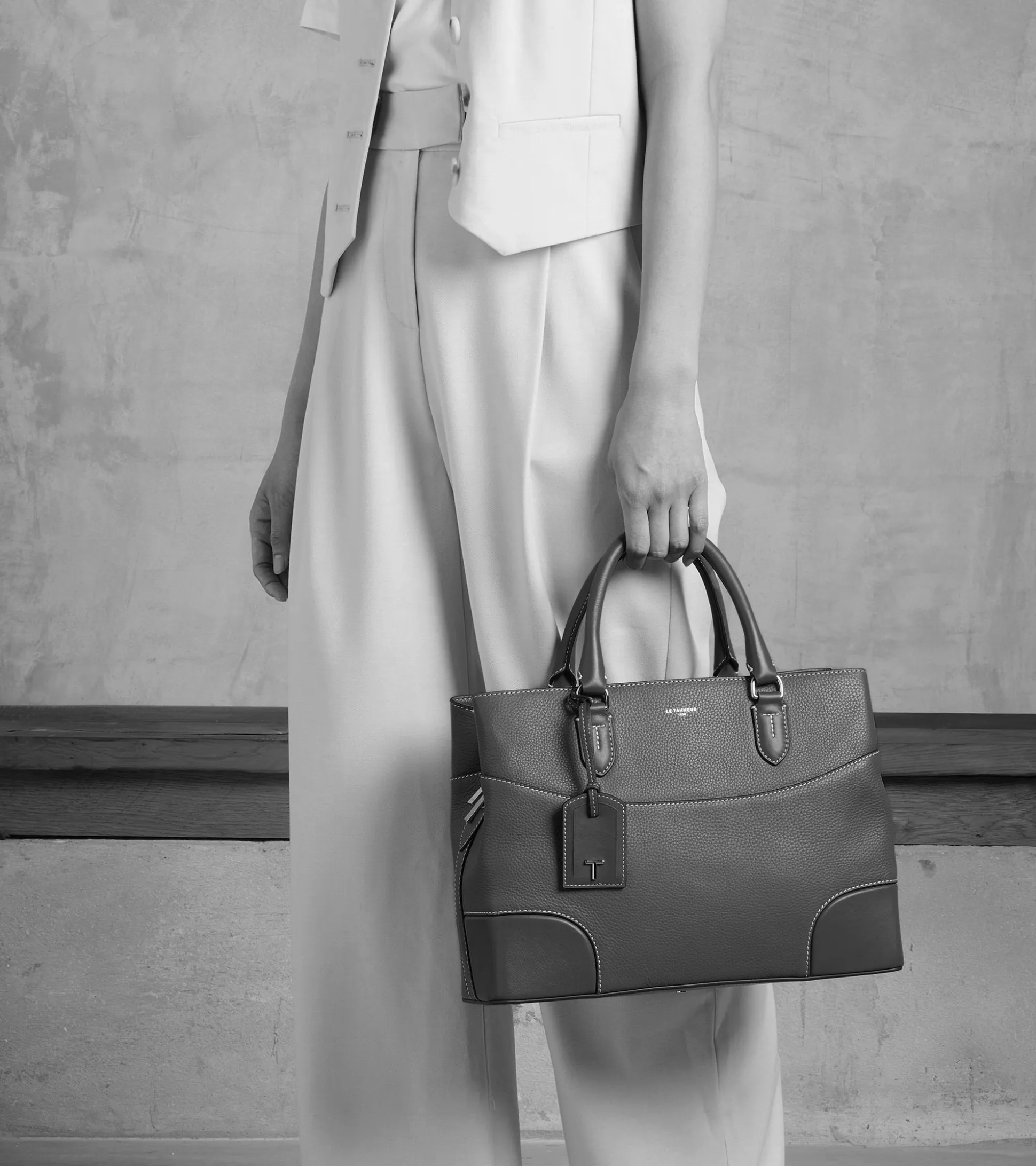 Grand sac à main Romy en cuir grainé - Black