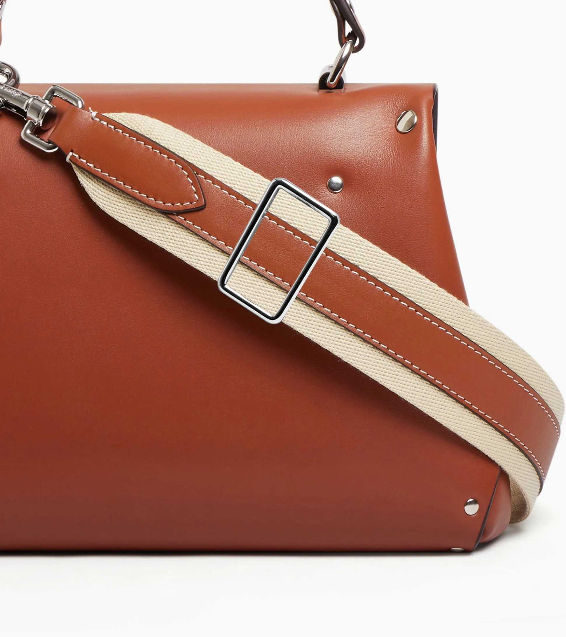 Petit sac à main Sans Couture en cuir lisse - Mahogany Brown