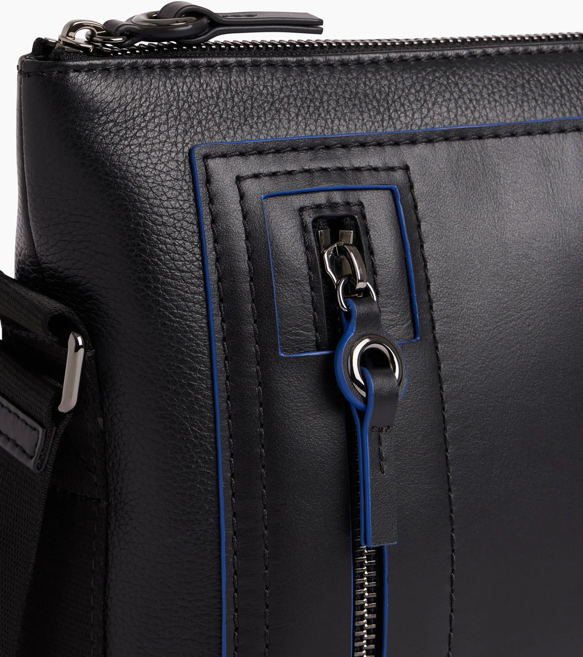 Petit sac bandoulière Alexis en cuir grainé. - Black