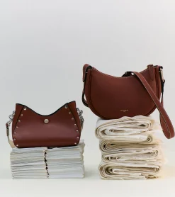 Petit sac bandoulière Madeleine en cuir grainé - Mahogany Brown