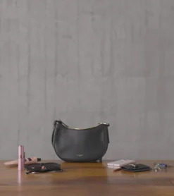 Petit sac bandoulière Madeleine en cuir grainé - Mahogany Brown