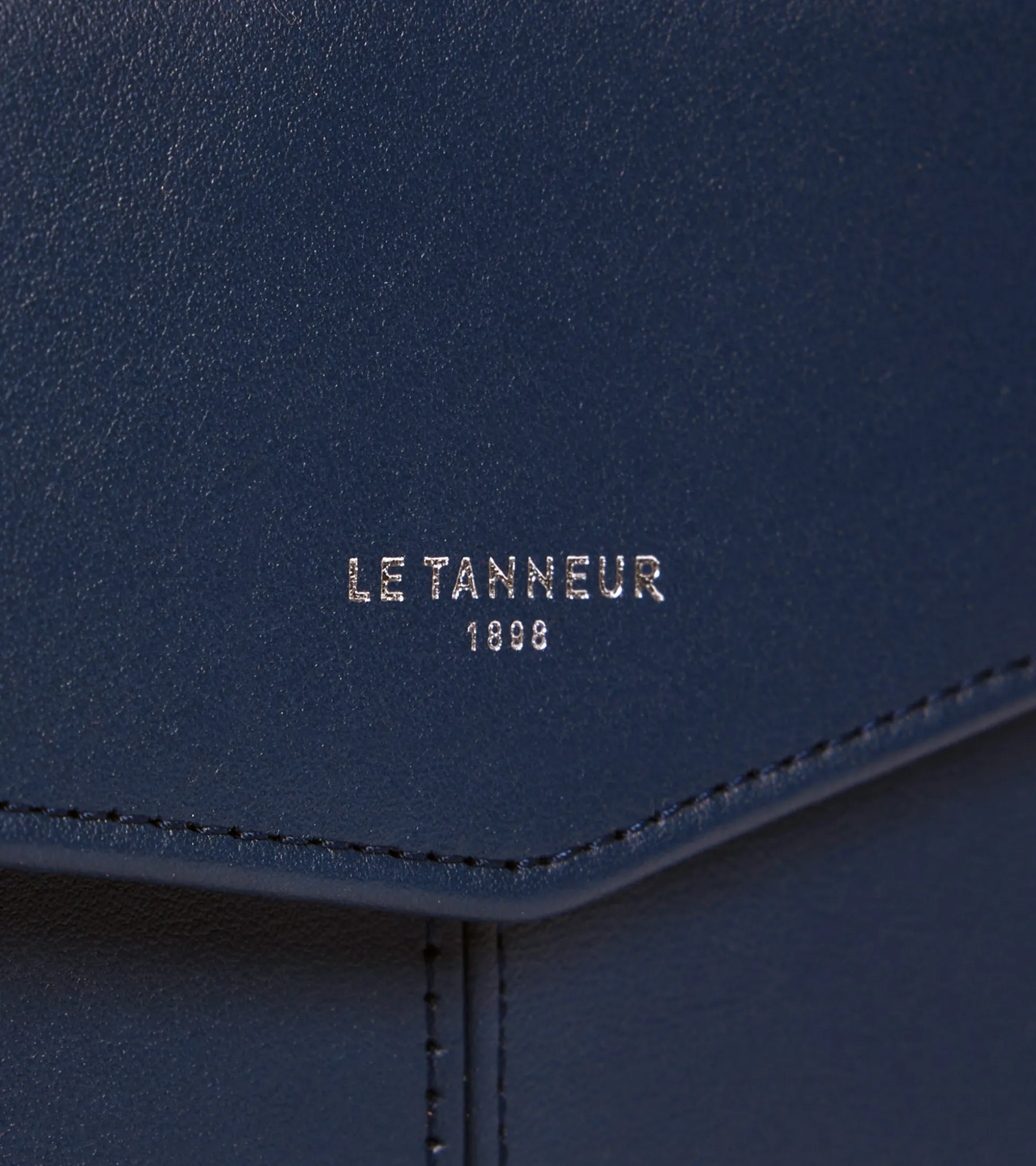 Pochette enveloppe moyen modèle Charlotte en cuir lisse - Bleu crépuscule