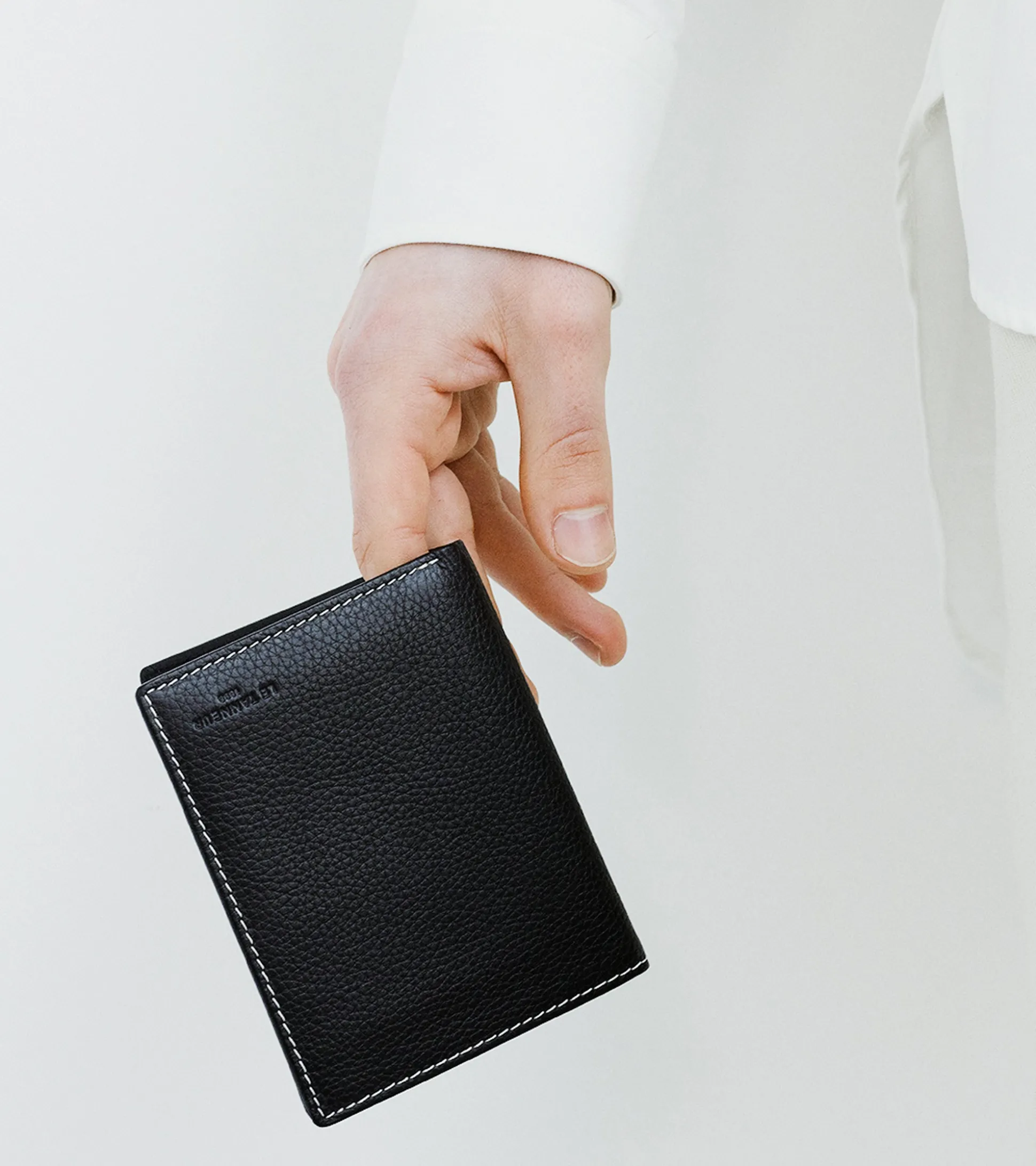 Porte cartes moyen modèle Charles en cuir grainé - Black