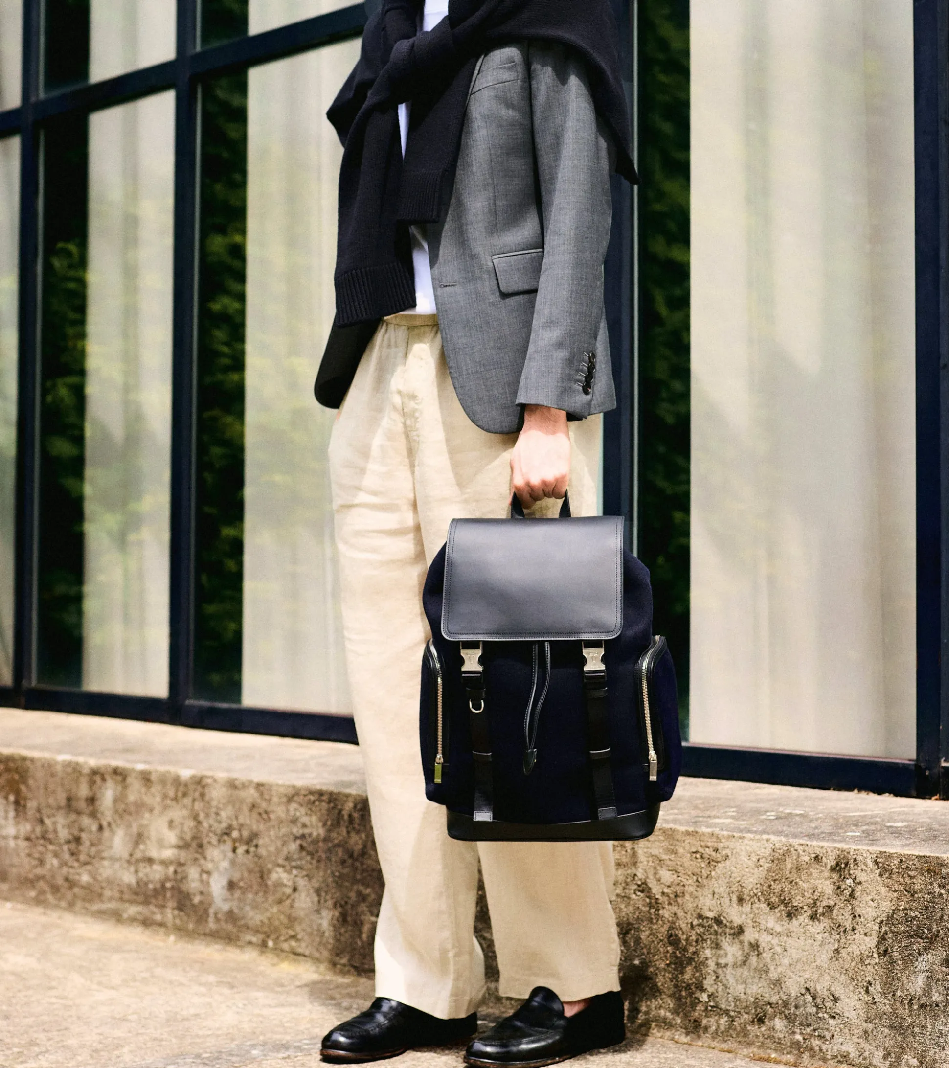 Sac à dos à rabat Maurice en feutre de laine et cuir lisse - CREPUSCULE-NOIR