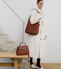 Sac à main moyen modèle Sans Couture en cuir lisse - Mahogany Brown
