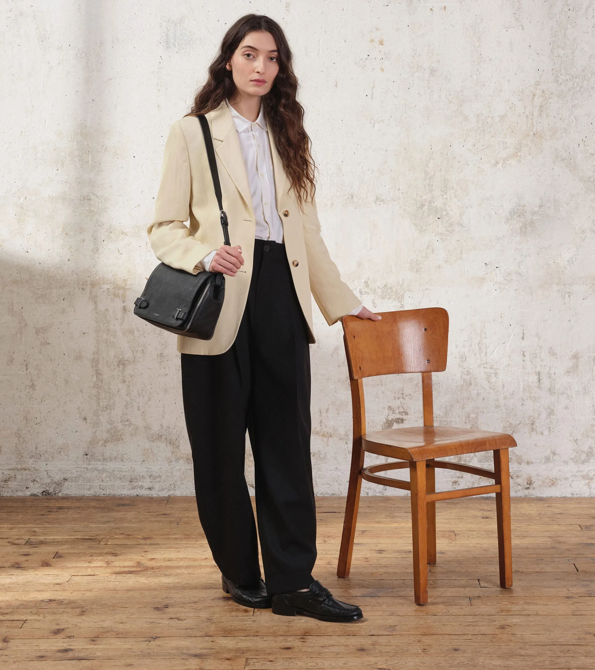 Sac bandoulière moyen modèle Simone en cuir grainé - Black