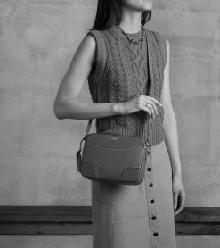Sac bandoulière moyen modèle Romy en cuir grainé - Black