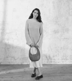 Sac hobo moyen modèle Juliette en cuir grainé - Black